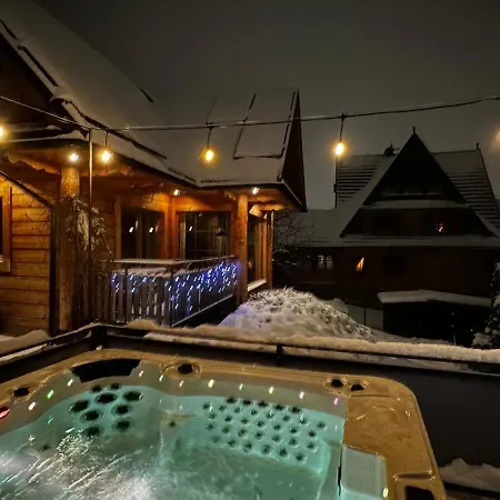 Pod Wierchami Z Jacuzzi シャレー コシチェリスコ